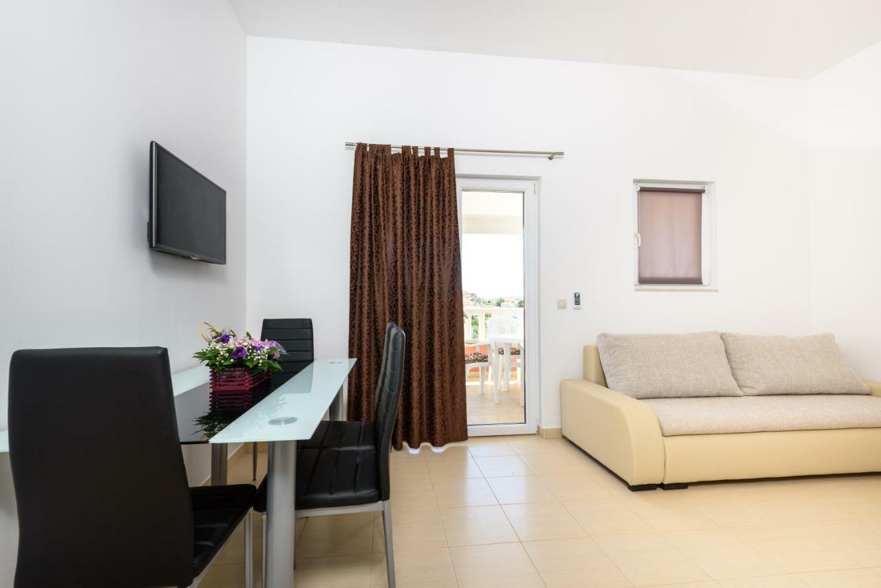 Apartmani Beran Seget Vranjica Extérieur photo